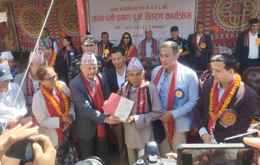 लालपुर्जा हातमा-शान्ति मनमा